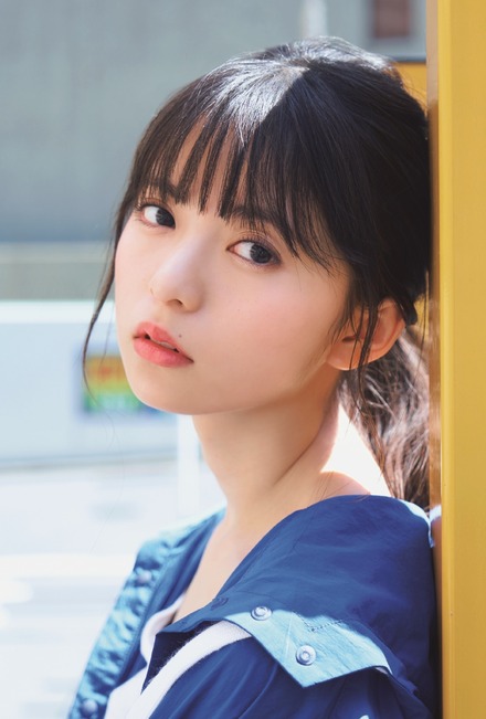 乃木坂46・齋藤飛鳥、グラビアで凛とした表情見せる！『B.L.T.』表紙に抜てき