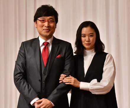 山里亮太&蒼井優の結婚報告記者会見【写真:竹内みちまろ】