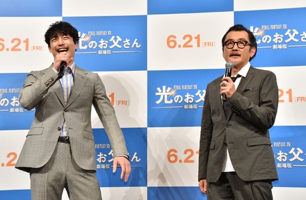 坂口健太郎、吉田鋼太郎【写真：竹内みちまろ】