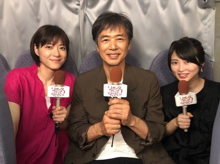 人気学食を訪れた『監察医　朝顔』の出演者（左から）上野樹里、時任三郎、志田未来　（C）フジテレビ