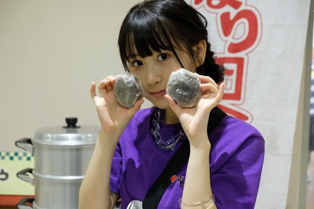 SKE48・井上瑠夏、熊本県庁を表敬訪問!「熊本いきなり団子」100個販売のお手伝いも