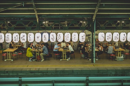 自分で餃子を焼いて楽しめる「ギョーザステーション」両国駅3番ホーム店が今年もオープン