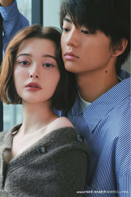 伊藤健太郎、玉城ティナが『anan』で密着胸キュンショット