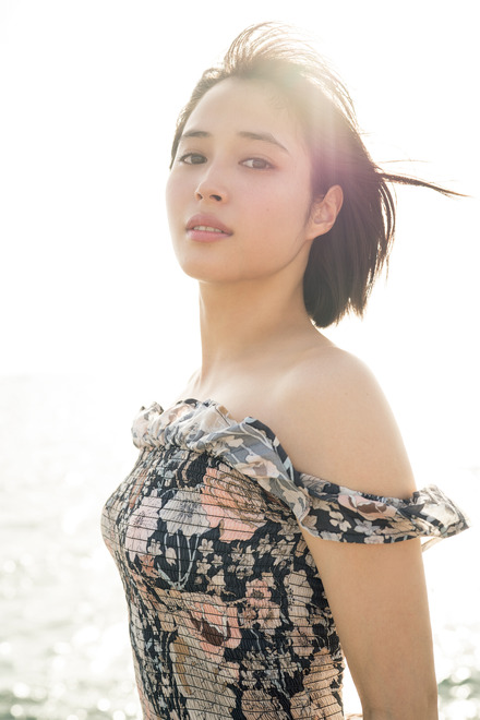 広瀬アリス、約5年ぶりの写真集!シャワーシーンや水着姿に恥ずかしさも