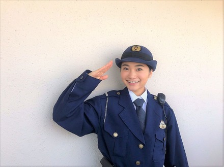 福田愛依、女性巡査役で初出演!一回り以上体の大きい男の犯人を取り押さえる姿披露