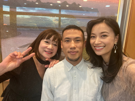 高橋ユウ、家族写真公開でファンから「お母さん可愛い」