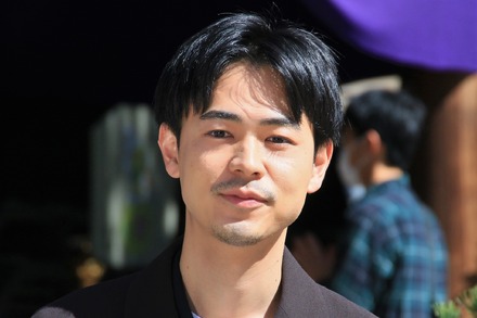 成田凌【撮影:小宮山あきの】