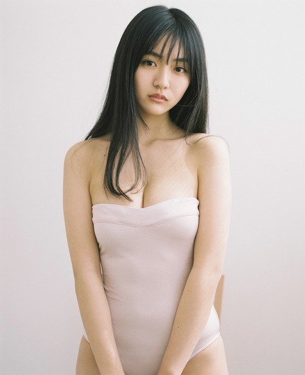 編集部:株式会社集英社 週刊プレイボーイ編集部、カメラマン:松岡一哲