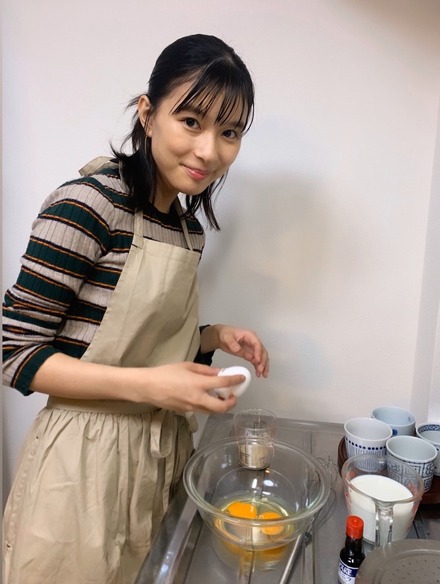 芳根京子、おうち時間のエプロン姿公開!ファン「かわいい」「いいお嫁さんになる」と絶賛