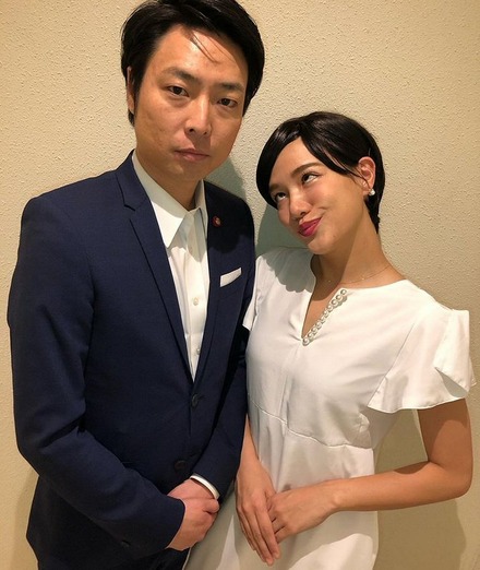 小泉夫妻。小泉進次郎のものまねの信濃岳夫（左）、滝川クリステルのものまねの金原早苗（右）　※写真は金原早苗インスタグラムより（写真は所属事務所より掲載許可をいただいてます）