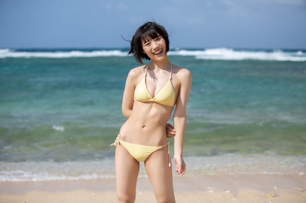 虹のコンキスタドール 的場華鈴 IDOL FILE Vol.16 BIKINI 虹コン・的場華鈴、念願の写真集でフレッシュな水着姿！「夢が叶いま