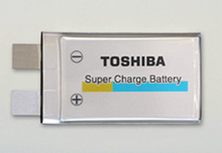 東芝は29日、1分間で電池容量の80%まで、数分間でフル充電できる新型の充電池を開発したと発表した。