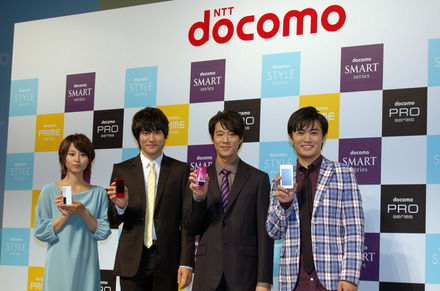 左から、堀北真希さん、松山ケンイチさん、堤真一さん、劇団ひとりさん