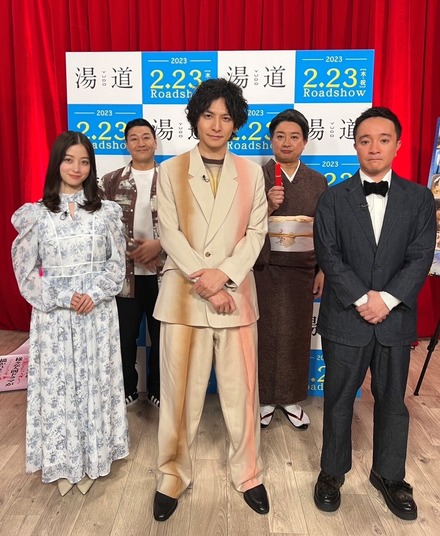 「出張！俳句の真夏井先生」左から）橋本環奈、長田庄平、生田斗真、松尾駿、濱田岳（C）フジテレビ