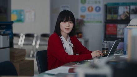 平手友梨奈、“宇宙人ヒラテ”として「クラフトボス」CMに初登場!