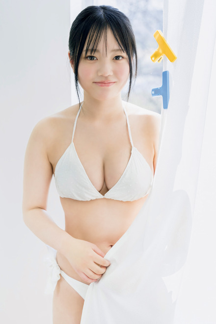 鈴原すず　（c）光文社／週刊FLASH 写真：矢西誠二