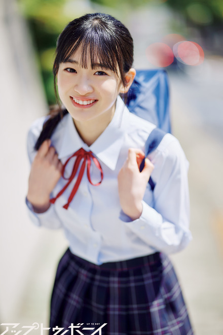 櫻坂46 三期生・小島凪紗、制服姿で美少女感たっぷり！可憐なグラビア