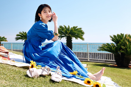 若月佑美、爽やか夏ファッションで魅了！Amazon Fashionのメインビジュアル続投