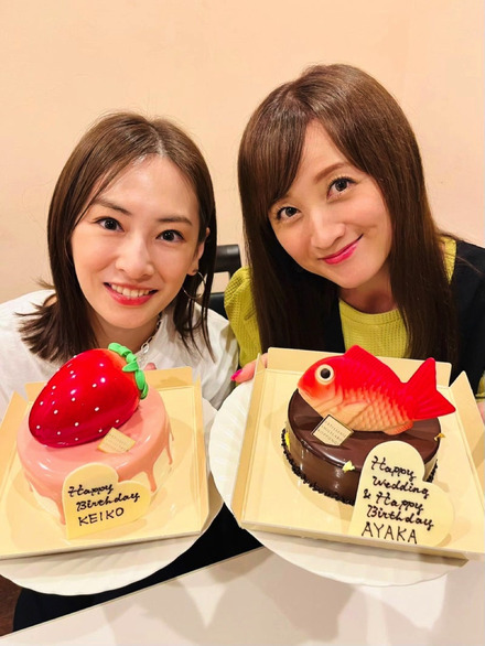 小松彩夏、37歳の誕生日を迎えた北川景子と笑顔で寄り添う2ショット公開