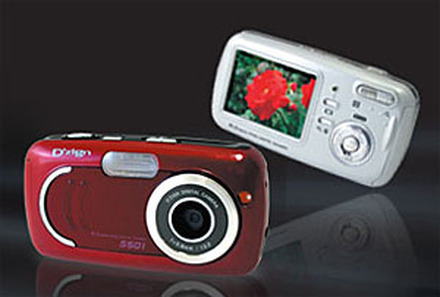 　エヌエイチジェイは、519万画素の単焦点薄型デジタルカメラ「D'zign S501」を5月28日に発売する。