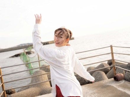 須田亜香里、SKE48卒業後初のフォトエッセイが発売前重版！海風に髪をなびかせる先行カットも解禁
