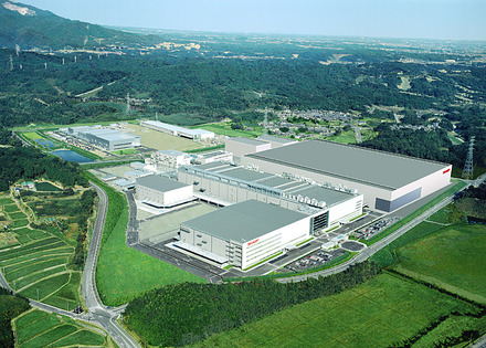 亀山工場　左：第1工場、右：第2工場（完成予想図）