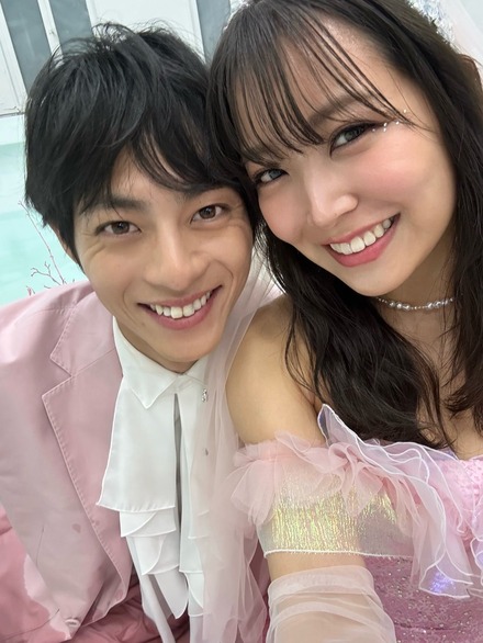 白間美瑠、『私たち結婚しました』で永田崇人と夫婦に　ウェディングドレス姿も披露