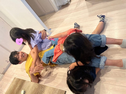 ノンスタ石田、三姉妹たちともみくちゃで遊ぶ姿公開で反響