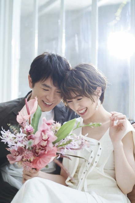 濱口優と南明奈が結婚6周年！誓い新たなセレモニーに大興奮