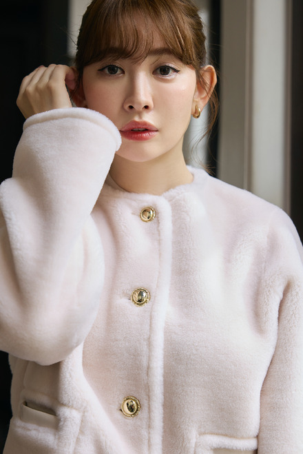 小嶋陽菜、自身のブランドのアウターコレクション2024を3都市で開催