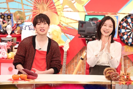 （左から）深澤辰哉（Snow Man）、朝日奈央　(C)フジテレビ
