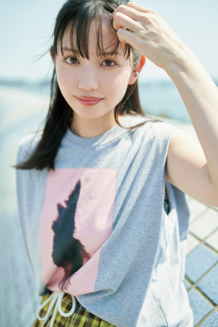 田中瞳アナ、フォトエッセイが発売前重版決定！ 海辺の撮り下ろし