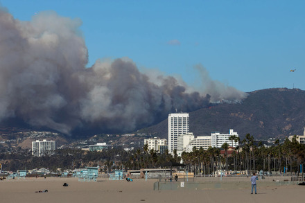 アメリカ・ロサンゼルス周辺で山火事発生（Photo by Apu Gomes/Getty Images）