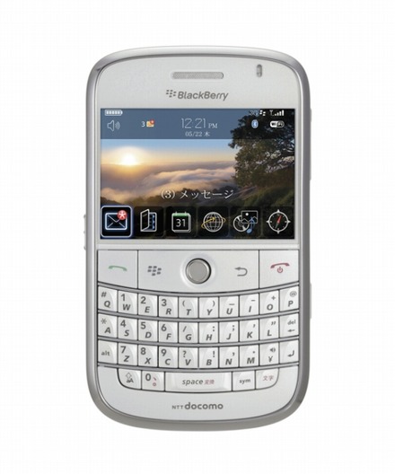 BlackBerry Boldの新色「White」