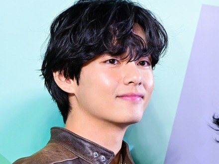 BTS・V、浮かぶ血管に厚い胸板…順調なバルクアップの近況公開　約1カ月後には待望の除隊！【PHOTO】