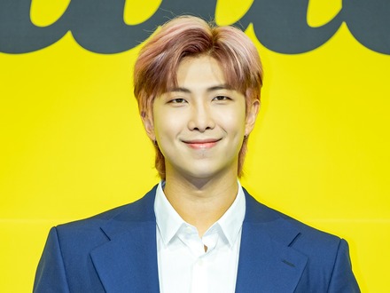 BTS・RM、日本で『コナン』コラボ商品を食す?!近況写真が話題「チキンタツタ食べてる」【PHOTO】