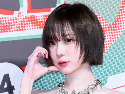 aespa・ウィンター、“大人の色気”溢れる黒シースルー姿に反響「その表情は反則」【PHOTO】
