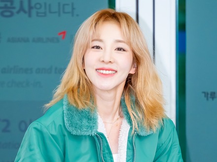 「思い切って全部脱ぐ」から1年…2NE1サンダラ、エレガントでありながら大胆露出を披露