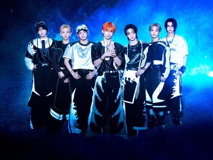 BTS所属事務所発J-POPボーイズグループaoen、“熱い”青が際立つクールなコンセプト写真公開