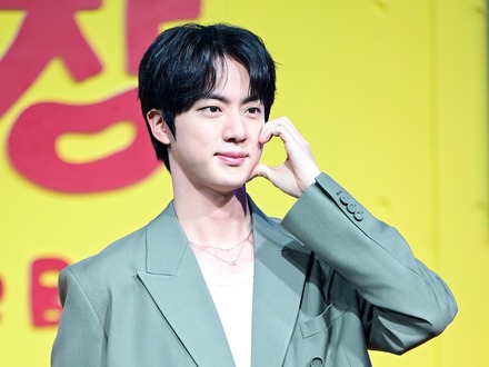 BTS・JIN、アクション俳優に挑戦？華麗なスタントに監督も絶賛「素晴らしい」