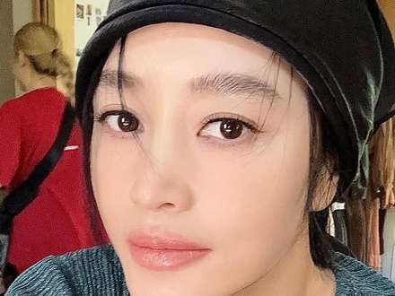 本当に54？ベテラン韓国女優が魅せた圧巻の瑞々しさ　「時間遡っているのでは」と驚きの声