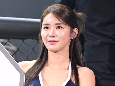 韓国の美しき“ロードガール”、全身ゴールド衣装でファン魅了「エジプトの女神みたい…」【PHOTO】