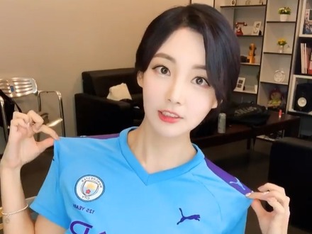 “求婚パフォ”が大きな話題に、韓国代表MFと結婚の女子アナが選手への名誉毀損法的対応予告