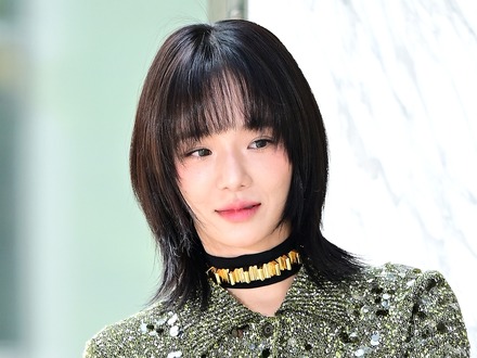 夏先取りで開放的に　『イカゲーム3』出演女優がスイムウェア×ショートパンツで魅せた“完璧美脚”