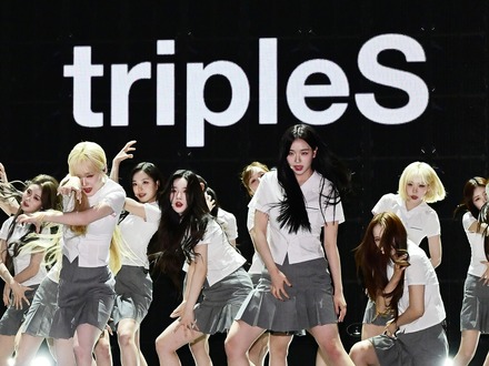 総勢“24人組”グループtripleS、最新アルバムが初動51万枚でキャリアハイ更新　MVも世界的ヒット中