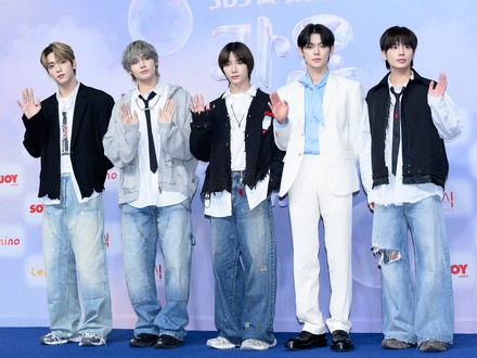 「爽やかさのお手本」と反響続々！TXT、新曲『Love Language』パフォーマンスビデオ公開
