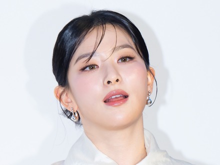 “清純×色香”の完璧バランス…Red Velvet・スルギ、「大胆衣装」でベトナム満喫！【PHOTO】
