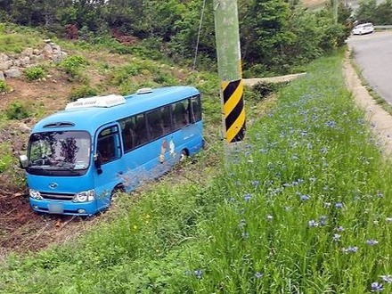 中学生ら24人を乗せた“体験学習バス”が事故…韓国・全羅南道で7人が軽傷