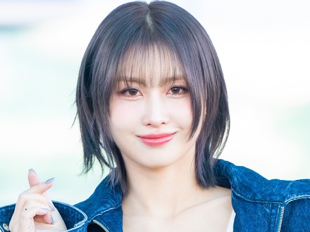 TWICE・モモ、胸元露わなドレス着て登場！ロールス・ロイスに乗る高級感溢れる姿「格が違う」【PHOTO】