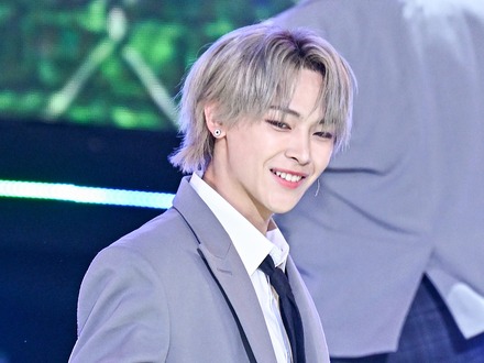 ＆TEAM・ニコラス、挑発的な“へそチラ”コーデに反響「あわわ！」「かっこよすぎてしんどい」【PHOTO】